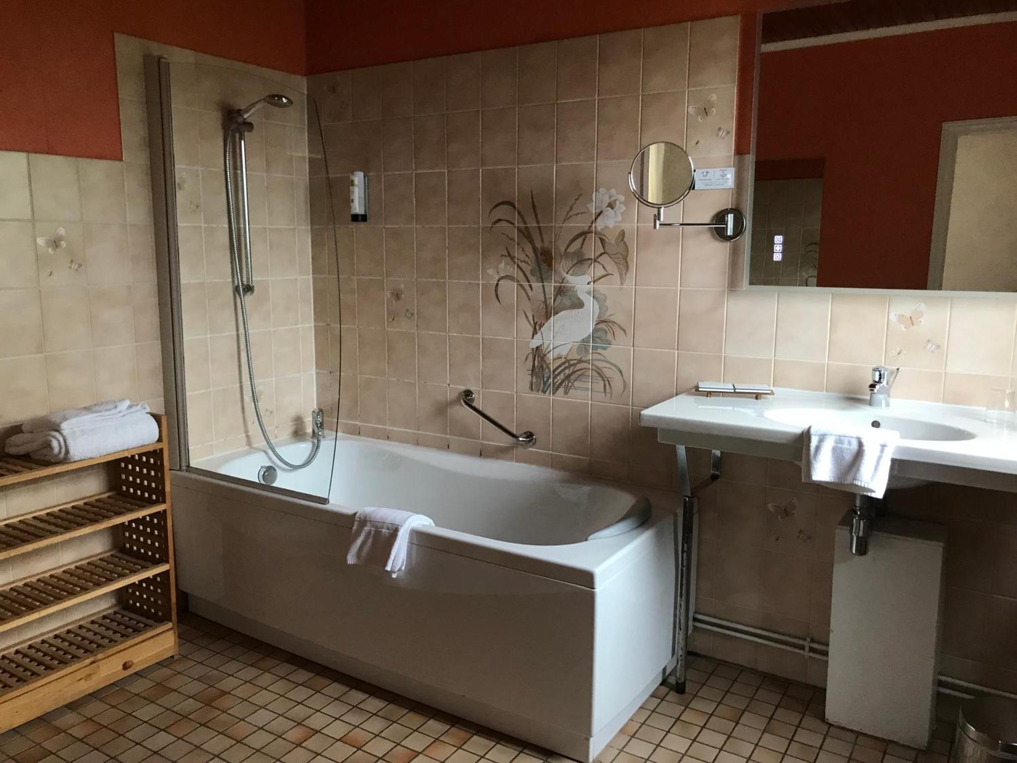 Logis Hotel & Restaurant La Paix Le Nouvion-en-Thierache Екстериор снимка