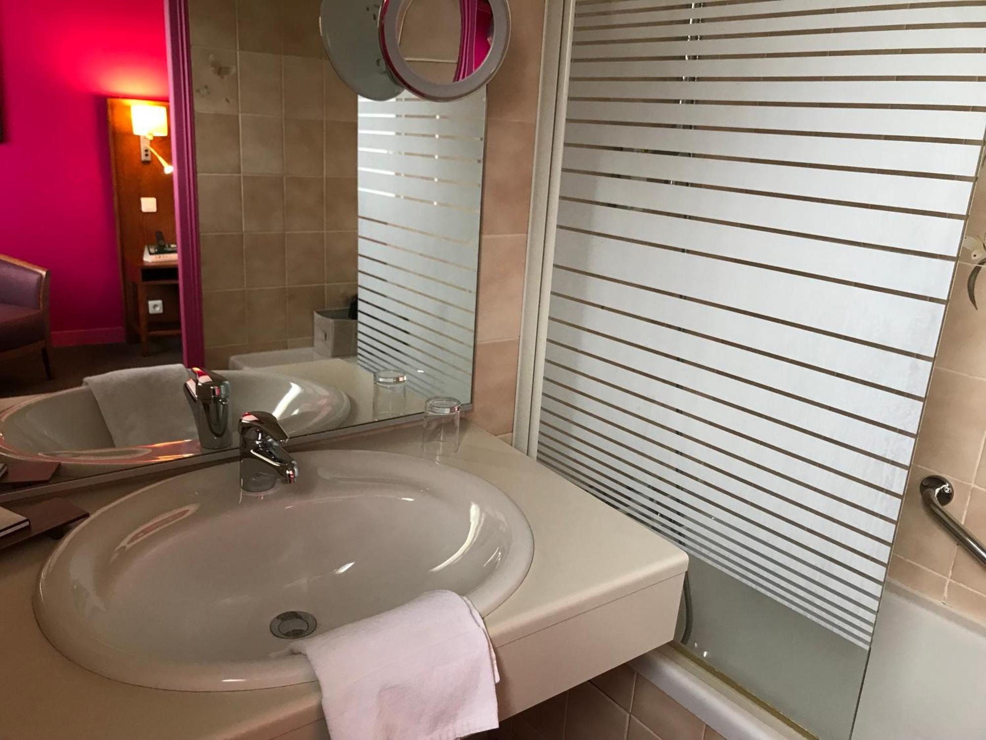 Logis Hotel & Restaurant La Paix Le Nouvion-en-Thierache Екстериор снимка