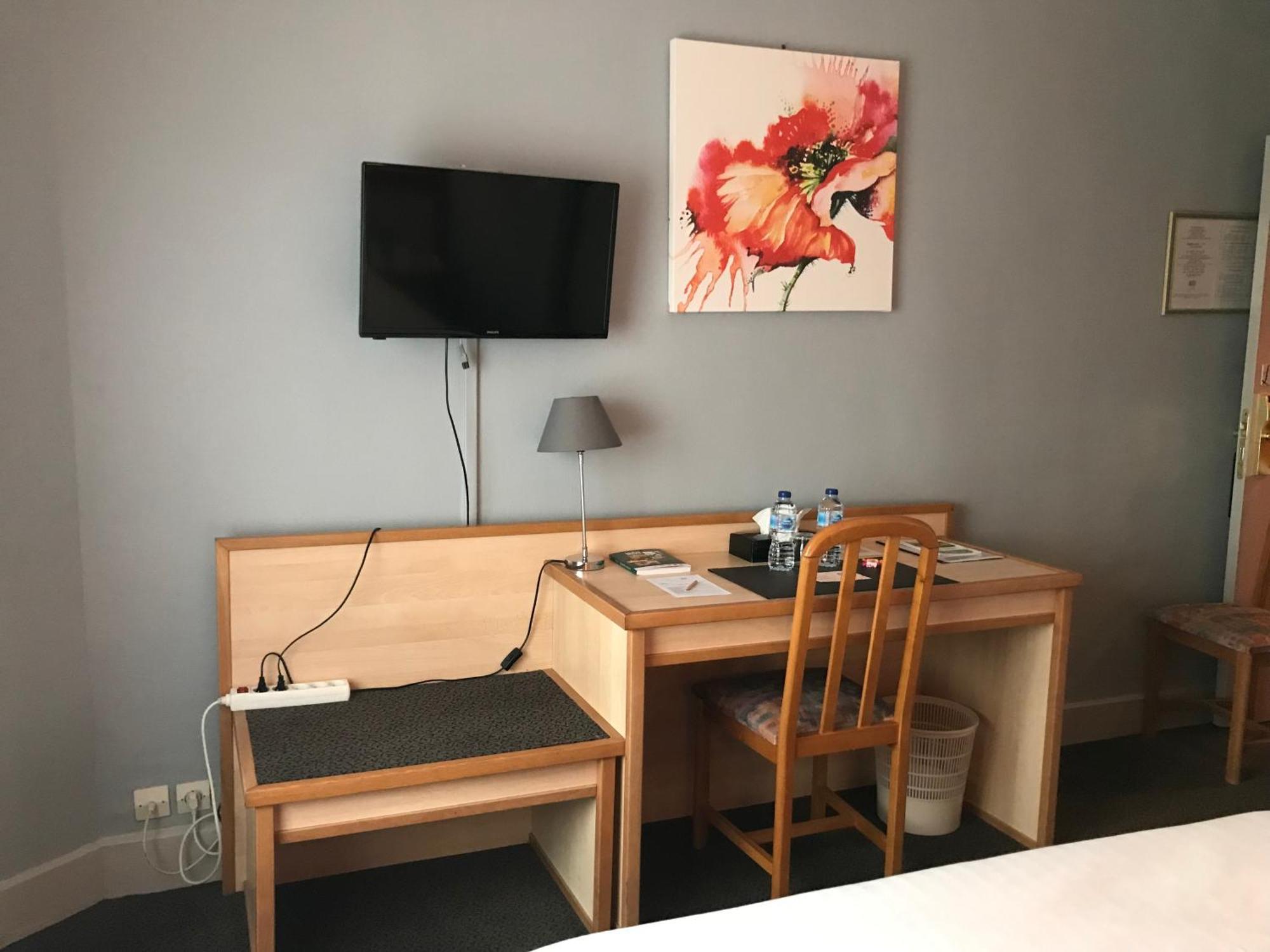 Logis Hotel & Restaurant La Paix Le Nouvion-en-Thierache Екстериор снимка