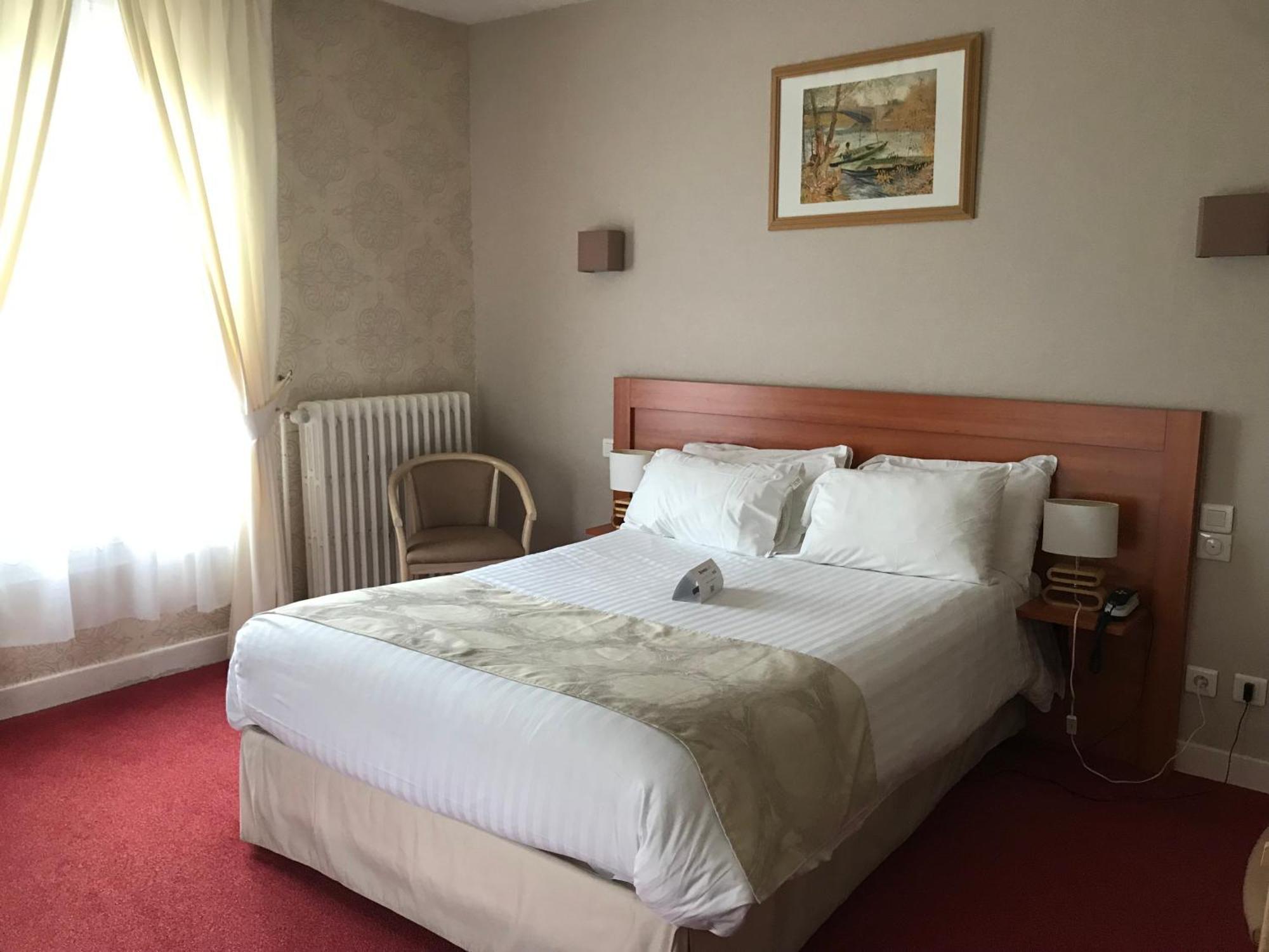 Logis Hotel & Restaurant La Paix Le Nouvion-en-Thierache Екстериор снимка