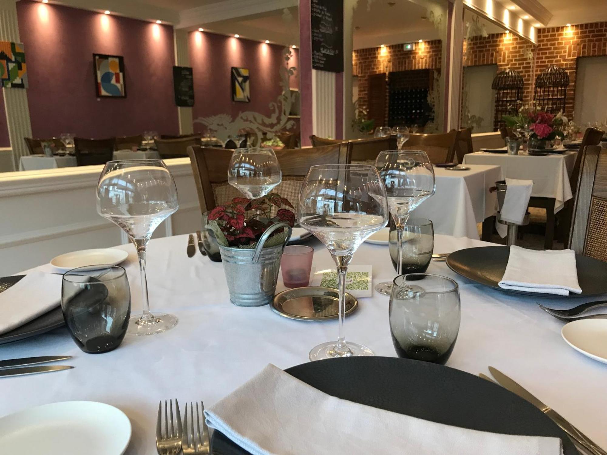 Logis Hotel & Restaurant La Paix Le Nouvion-en-Thierache Екстериор снимка