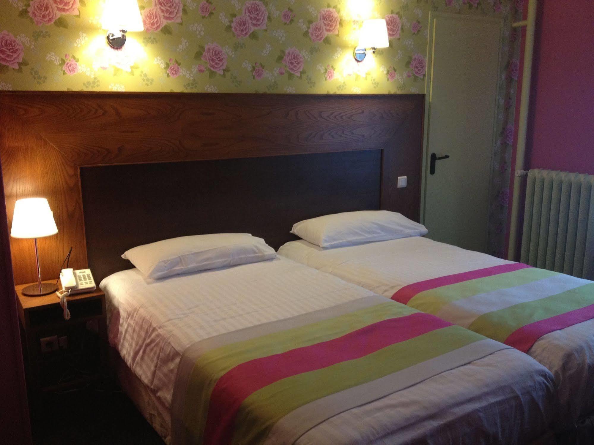Logis Hotel & Restaurant La Paix Le Nouvion-en-Thierache Екстериор снимка